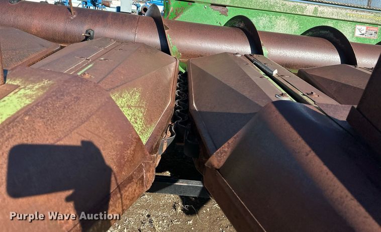 image for item DT7156 2010 John Deere 853A all-crop head