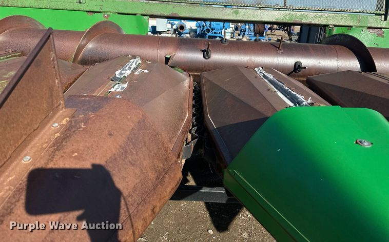 image for item DT7156 2010 John Deere 853A all-crop head