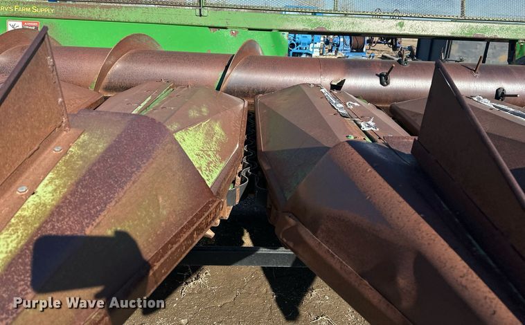 image for item DT7156 2010 John Deere 853A all-crop head