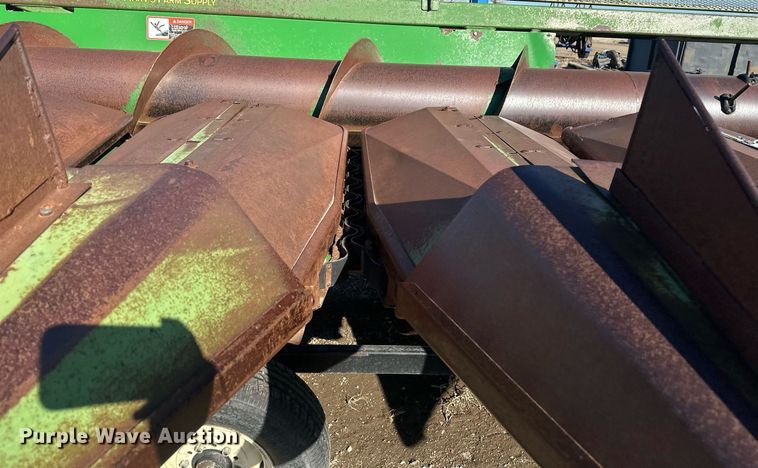 image for item DT7156 2010 John Deere 853A all-crop head