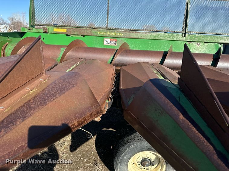 image for item DT7156 2010 John Deere 853A all-crop head