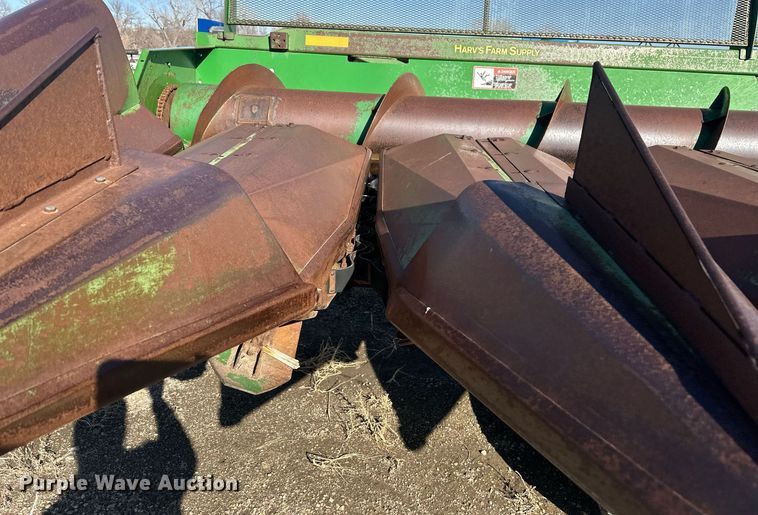 image for item DT7156 2010 John Deere 853A all-crop head