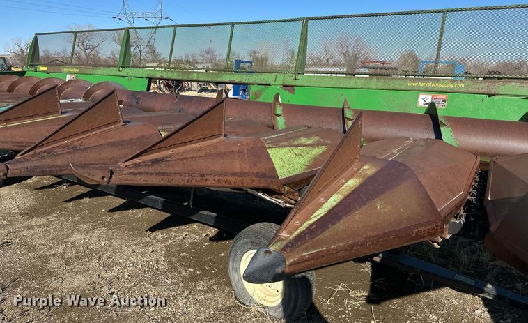 image for item DT7156 2010 John Deere 853A all-crop head