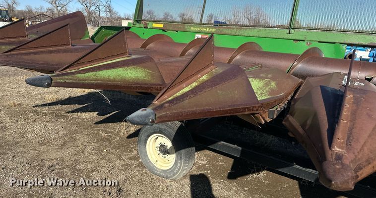 image for item DT7156 2010 John Deere 853A all-crop head