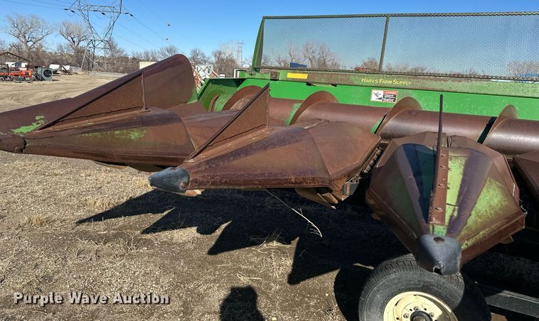 image for item DT7156 2010 John Deere 853A all-crop head