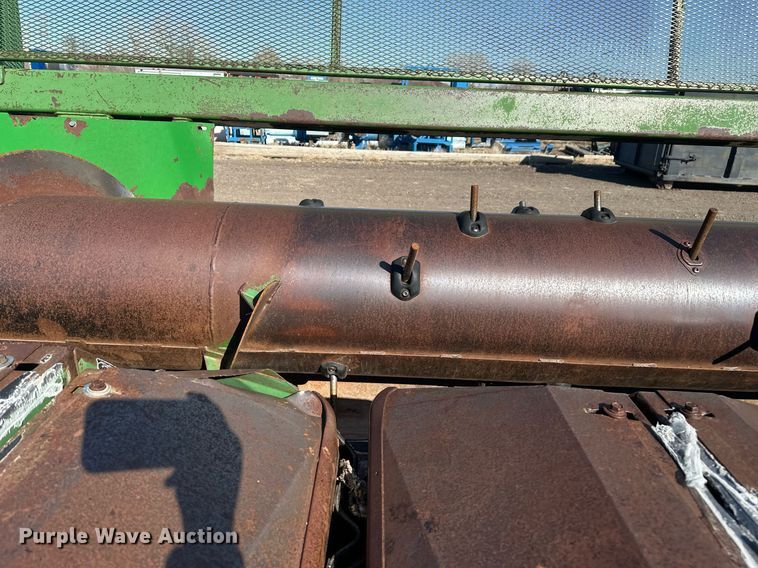 image for item DT7156 2010 John Deere 853A all-crop head