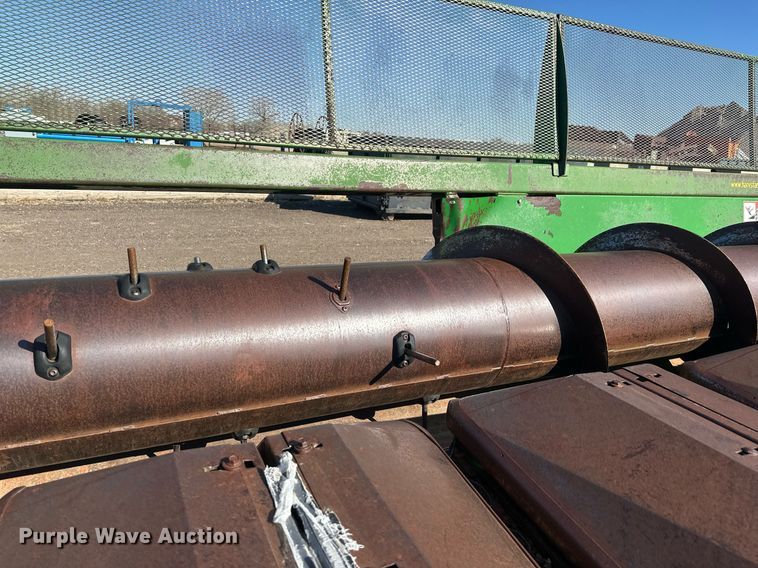 image for item DT7156 2010 John Deere 853A all-crop head