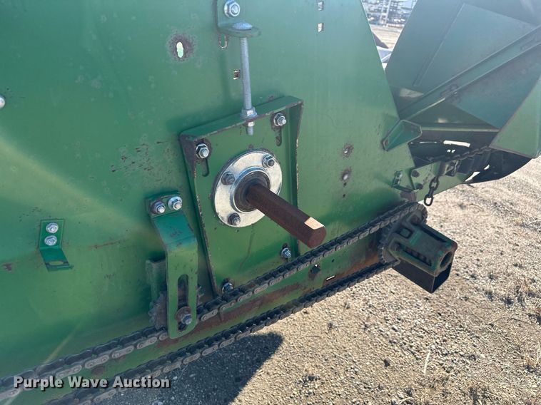 image for item DT7156 2010 John Deere 853A all-crop head