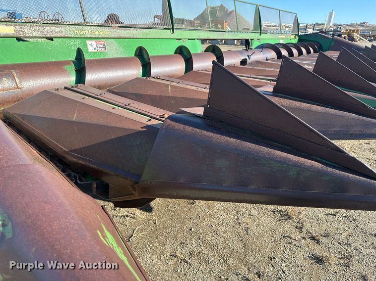 image for item DT7156 2010 John Deere 853A all-crop head