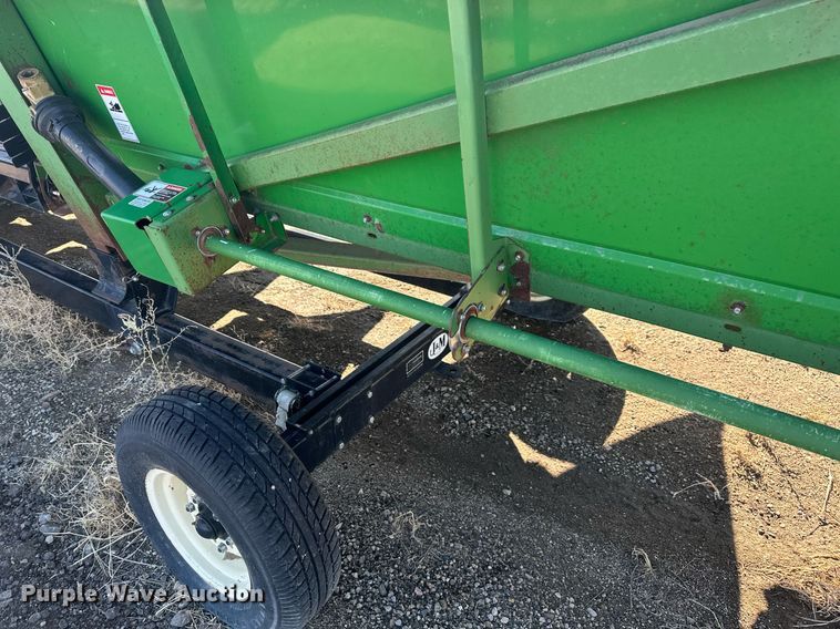 image for item DT7156 2010 John Deere 853A all-crop head