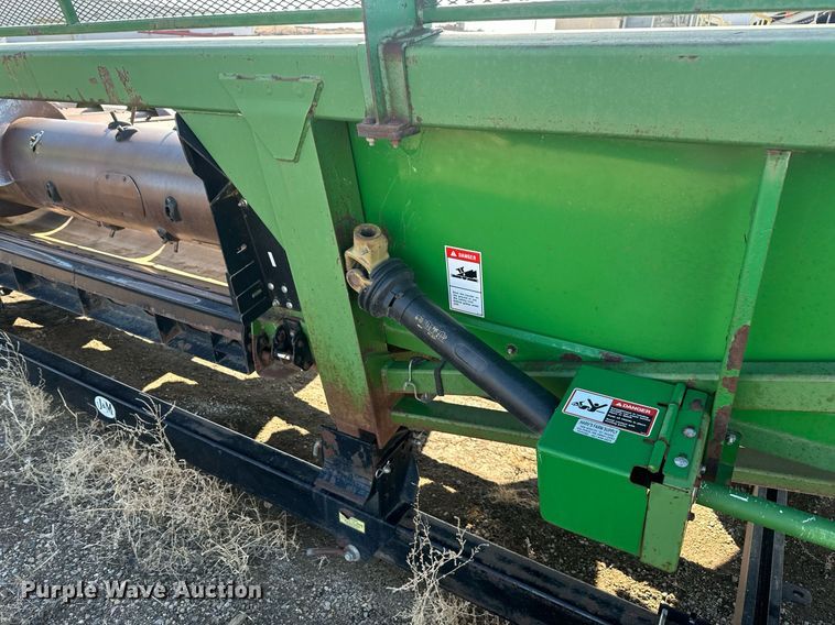 image for item DT7156 2010 John Deere 853A all-crop head