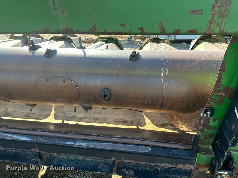 image for item DT7156 2010 John Deere 853A all-crop head