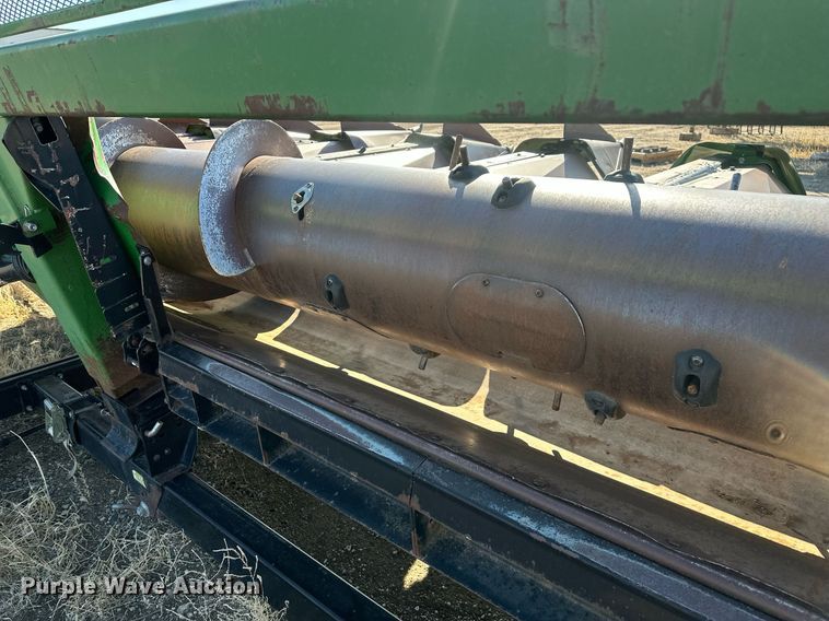 image for item DT7156 2010 John Deere 853A all-crop head