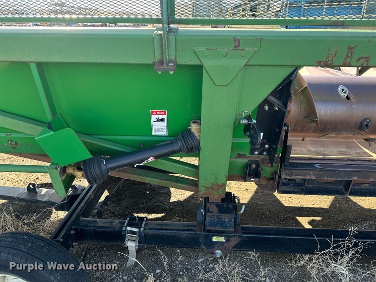 image for item DT7156 2010 John Deere 853A all-crop head