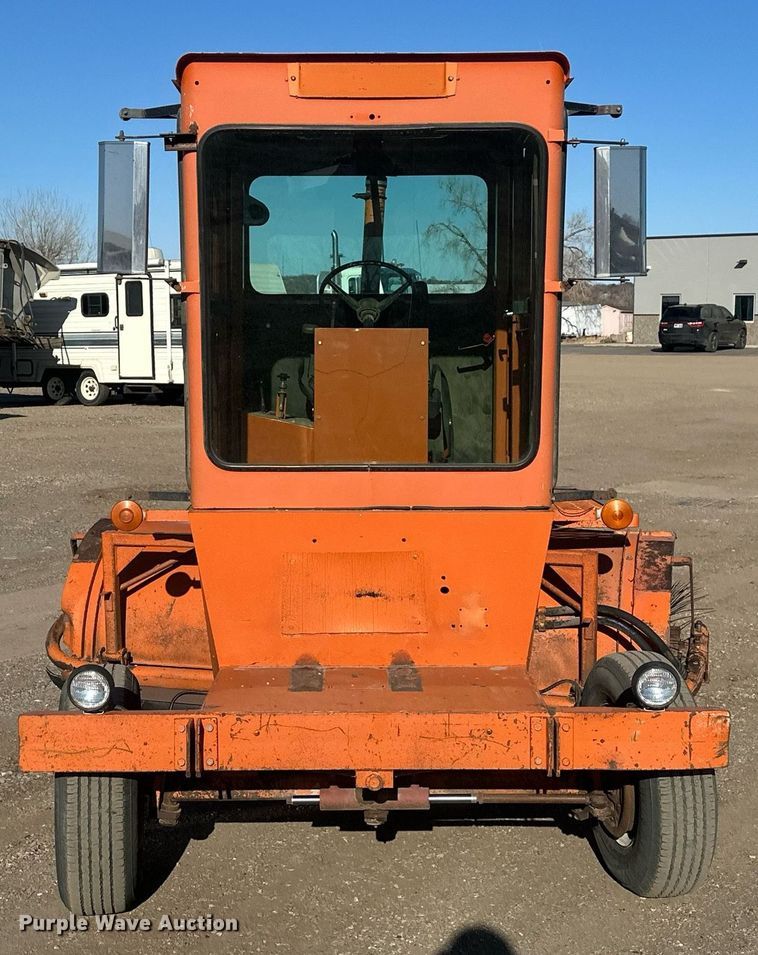 image for item DT7157 1997 Broce Broom RC300 broom