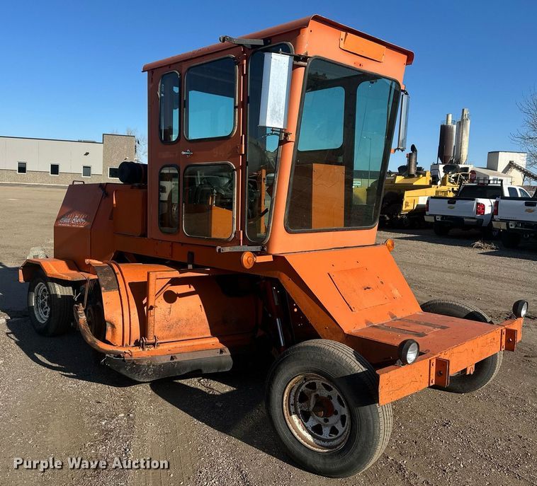 image for item DT7157 1997 Broce Broom RC300 broom