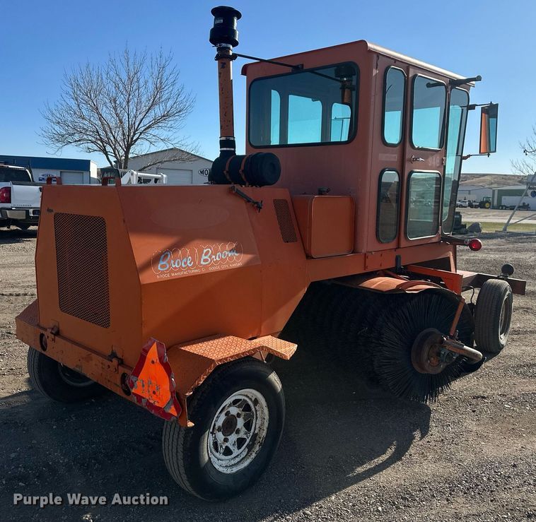 image for item DT7157 1997 Broce Broom RC300 broom