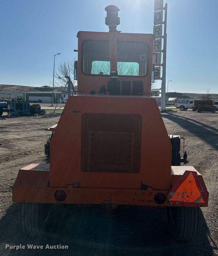 image for item DT7157 1997 Broce Broom RC300 broom