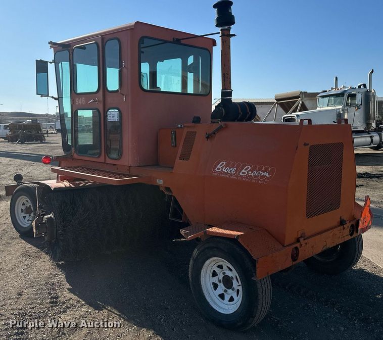 image for item DT7157 1997 Broce Broom RC300 broom