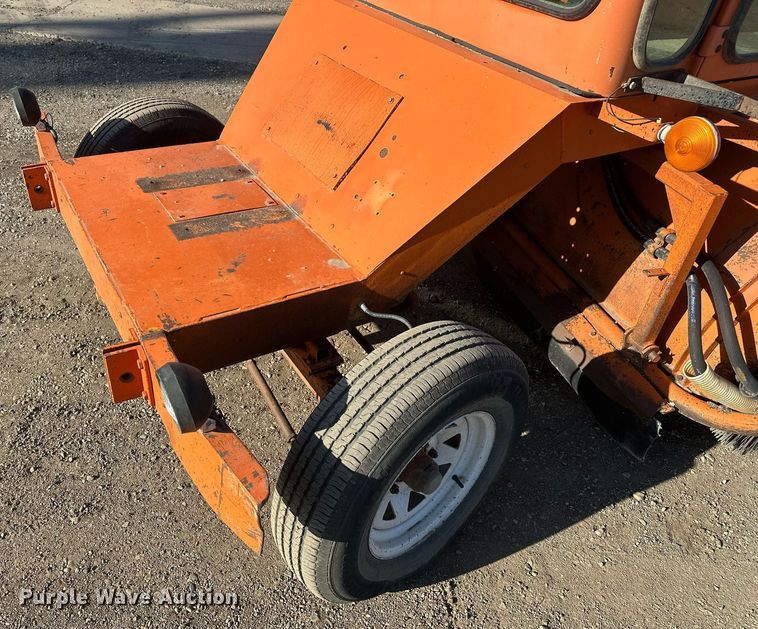 image for item DT7157 1997 Broce Broom RC300 broom