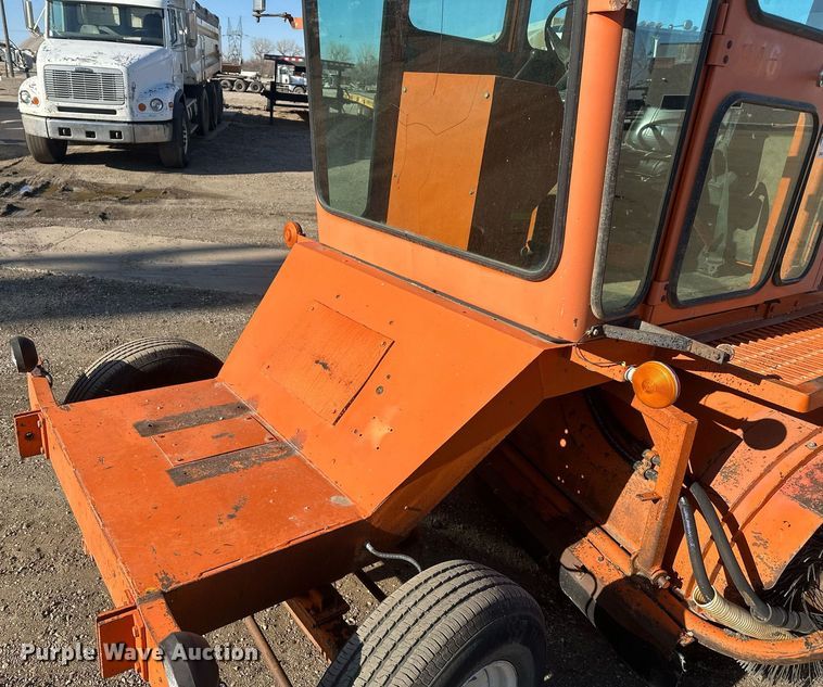 image for item DT7157 1997 Broce Broom RC300 broom