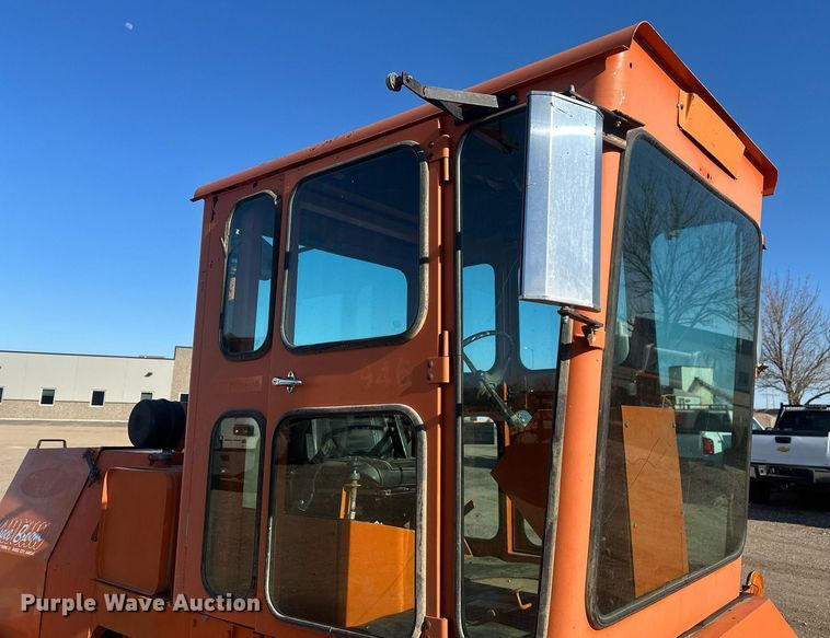 image for item DT7157 1997 Broce Broom RC300 broom