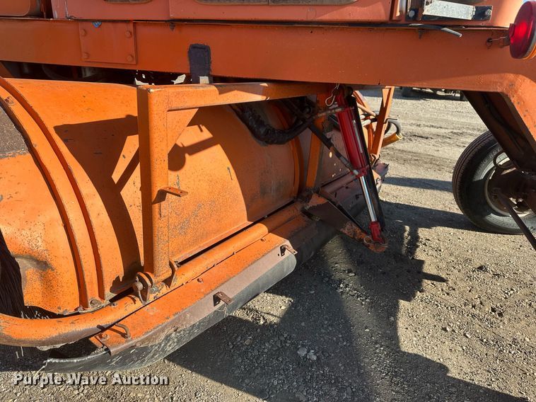 image for item DT7157 1997 Broce Broom RC300 broom