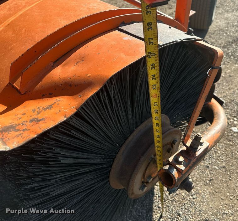 image for item DT7157 1997 Broce Broom RC300 broom