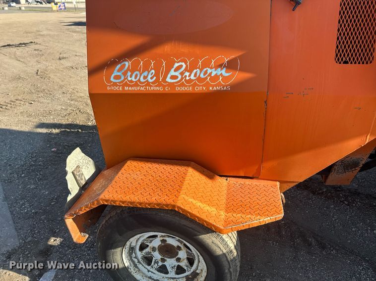 image for item DT7157 1997 Broce Broom RC300 broom