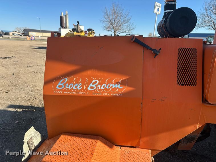 image for item DT7157 1997 Broce Broom RC300 broom