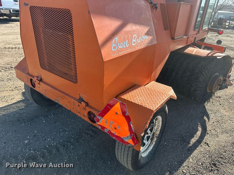 image for item DT7157 1997 Broce Broom RC300 broom