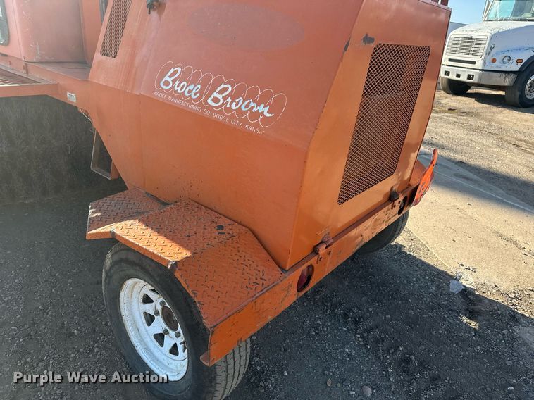 image for item DT7157 1997 Broce Broom RC300 broom