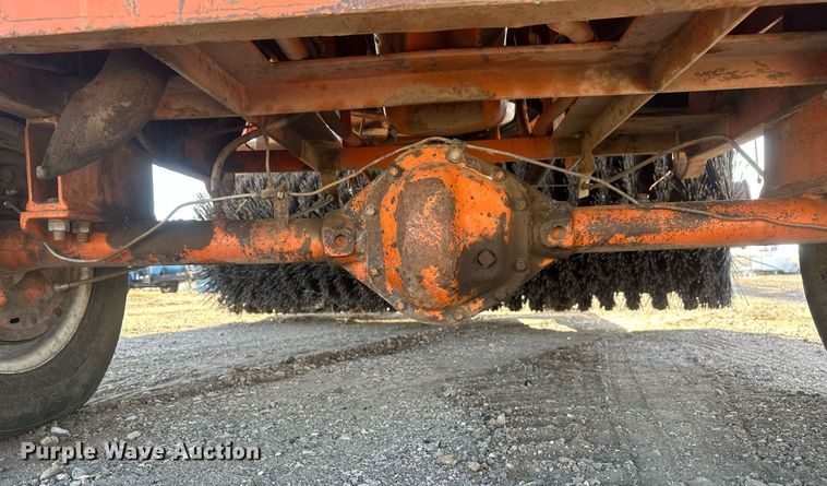 image for item DT7157 1997 Broce Broom RC300 broom