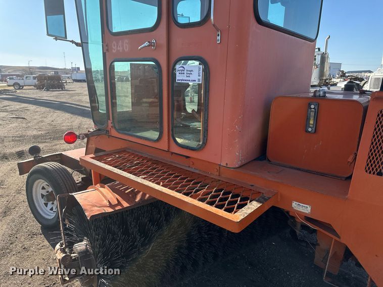 image for item DT7157 1997 Broce Broom RC300 broom