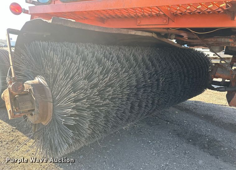 image for item DT7157 1997 Broce Broom RC300 broom