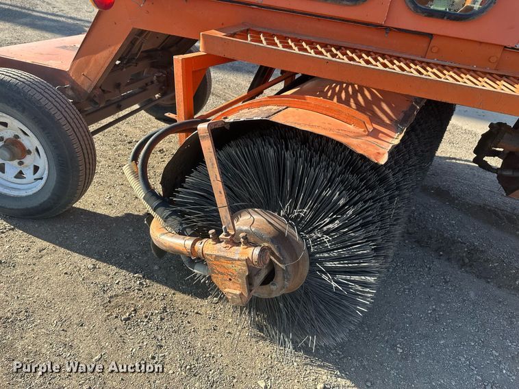 image for item DT7157 1997 Broce Broom RC300 broom