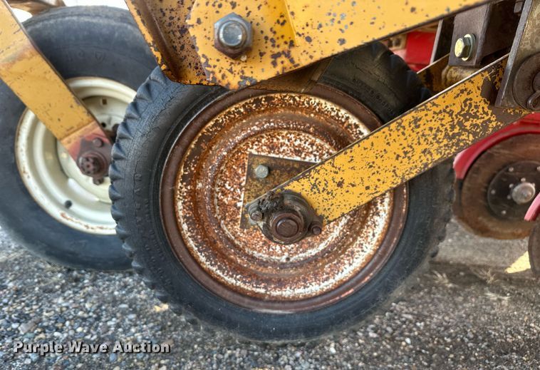 image for item DT7158 Haybuster 107 grain drill