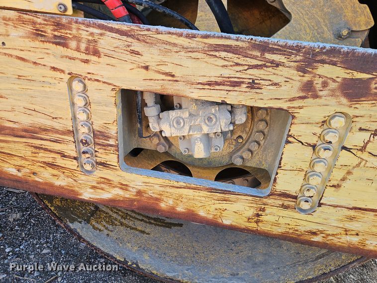 image for item DT7736 2000 Bomag BW213 PDH-3 single drum vibratory roller