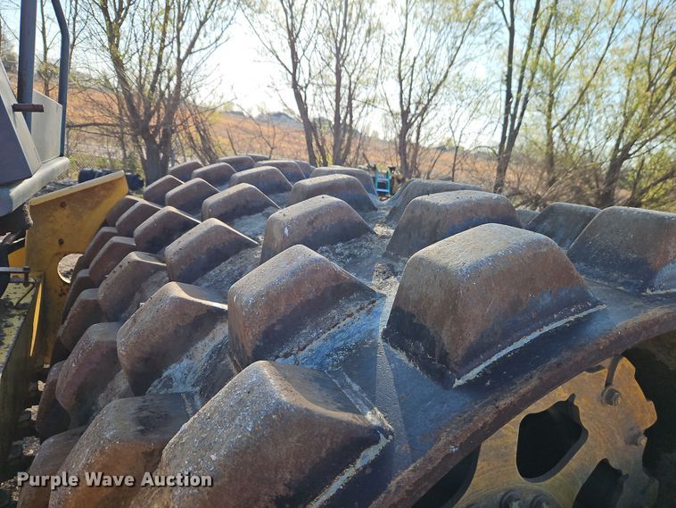 image for item DT7736 2000 Bomag BW213 PDH-3 single drum vibratory roller