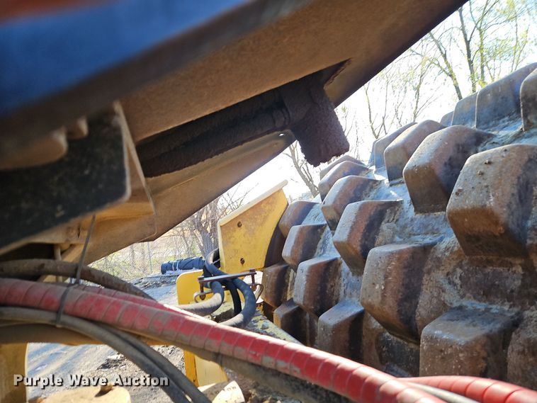 image for item DT7736 2000 Bomag BW213 PDH-3 single drum vibratory roller