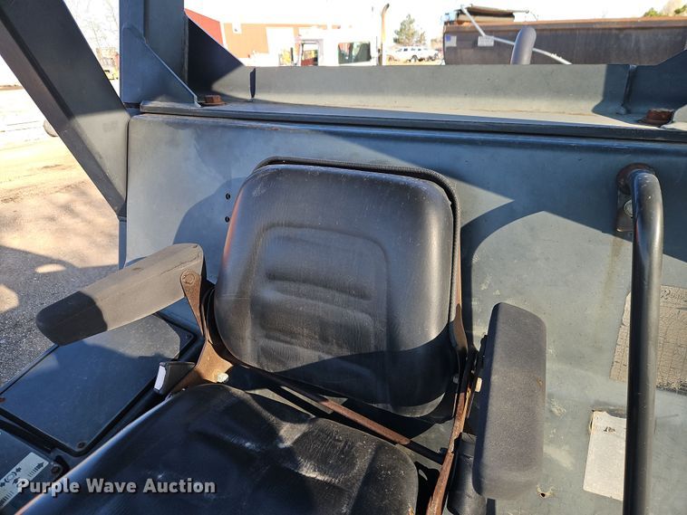 image for item DT7736 2000 Bomag BW213 PDH-3 single drum vibratory roller