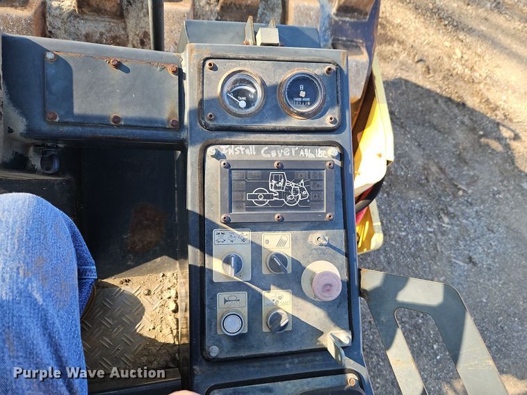 image for item DT7736 2000 Bomag BW213 PDH-3 single drum vibratory roller