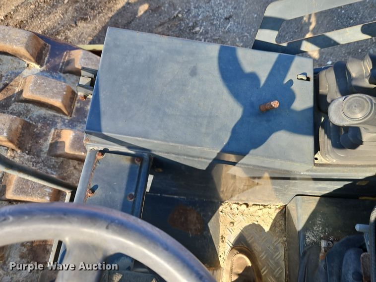 image for item DT7736 2000 Bomag BW213 PDH-3 single drum vibratory roller