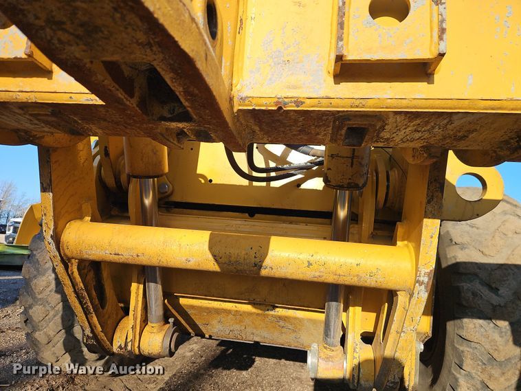 image for item DT7737 2012 John Deere 772G motor grader