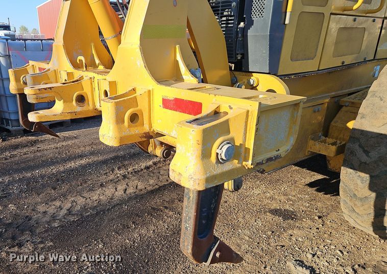 image for item DT7737 2012 John Deere 772G motor grader