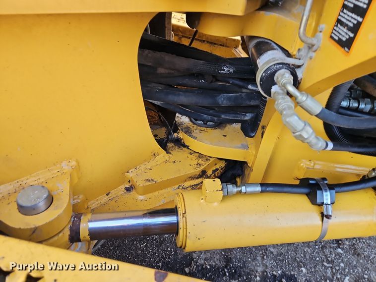 image for item DT7737 2012 John Deere 772G motor grader