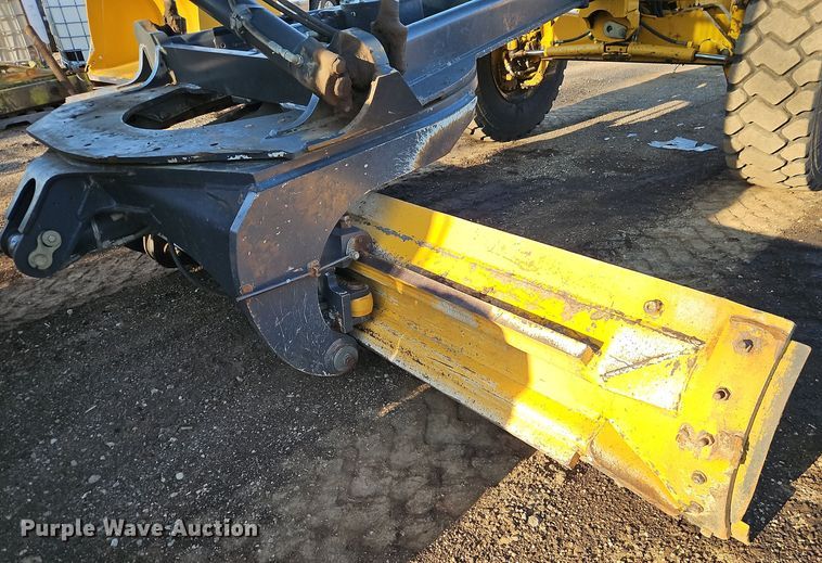 image for item DT7737 2012 John Deere 772G motor grader