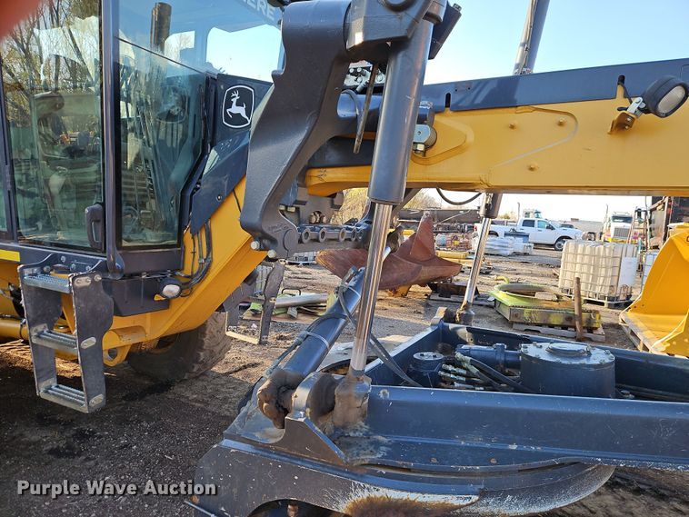 image for item DT7737 2012 John Deere 772G motor grader