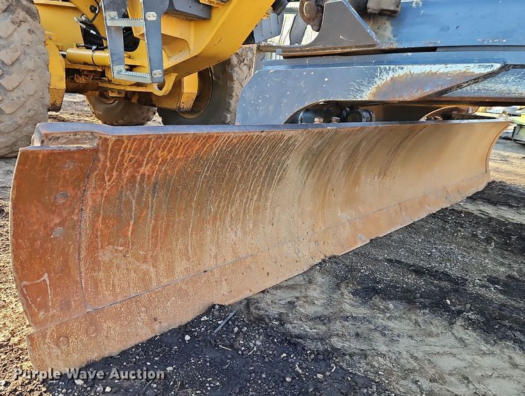 image for item DT7737 2012 John Deere 772G motor grader