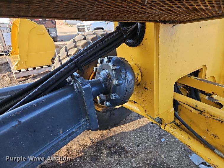 image for item DT7737 2012 John Deere 772G motor grader